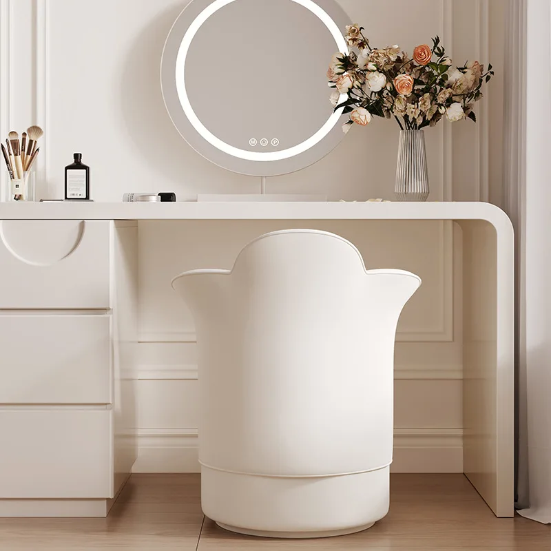 مقاعد مكياج فاخرة خفيفة متقدمة بسيطة للأظافر كريم فني براز مريح للغاية أثاث المعيشة Taburetek XYDZ