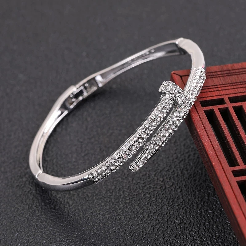 Women\'s Zircon rhinestone Bracelet high quality classic geometric nail design can open fashion accessories