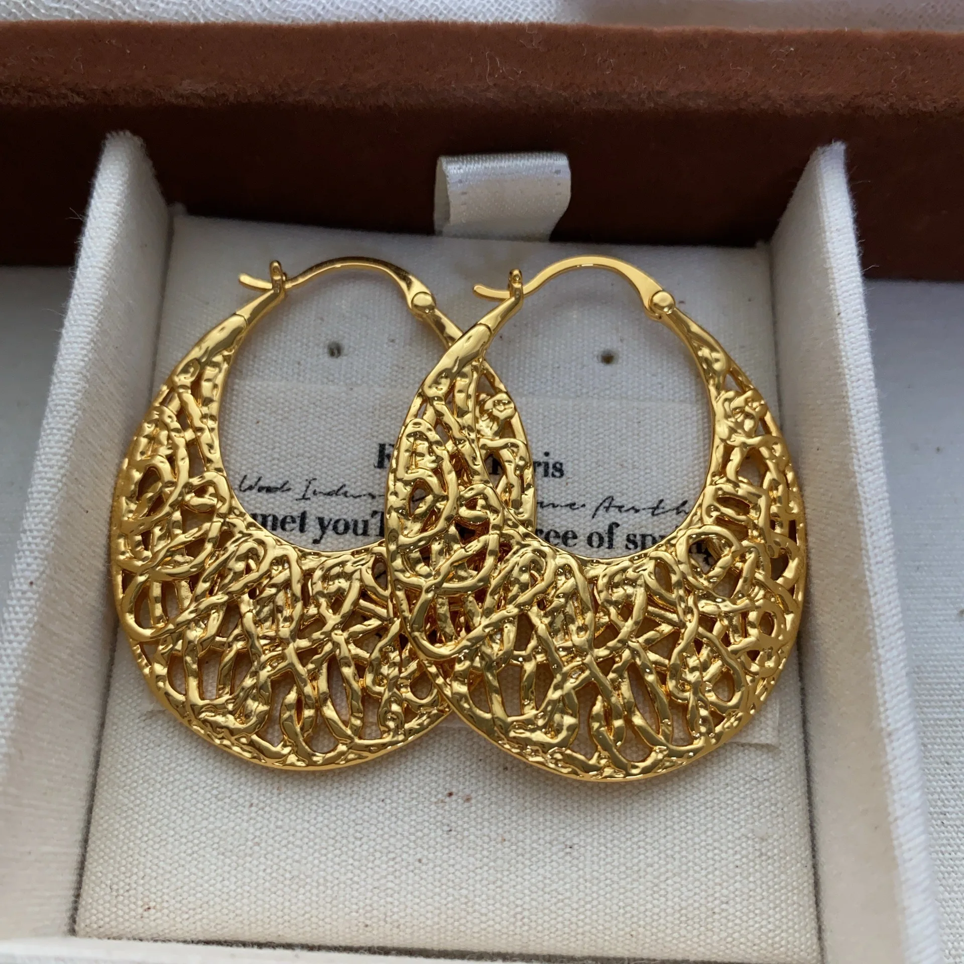 Hollow Out Gold Metal Ellipse Hoops Earrings Women Luxury Sensation Versatile Ear Jewelry New 2026 Handmade Alloy Geometric