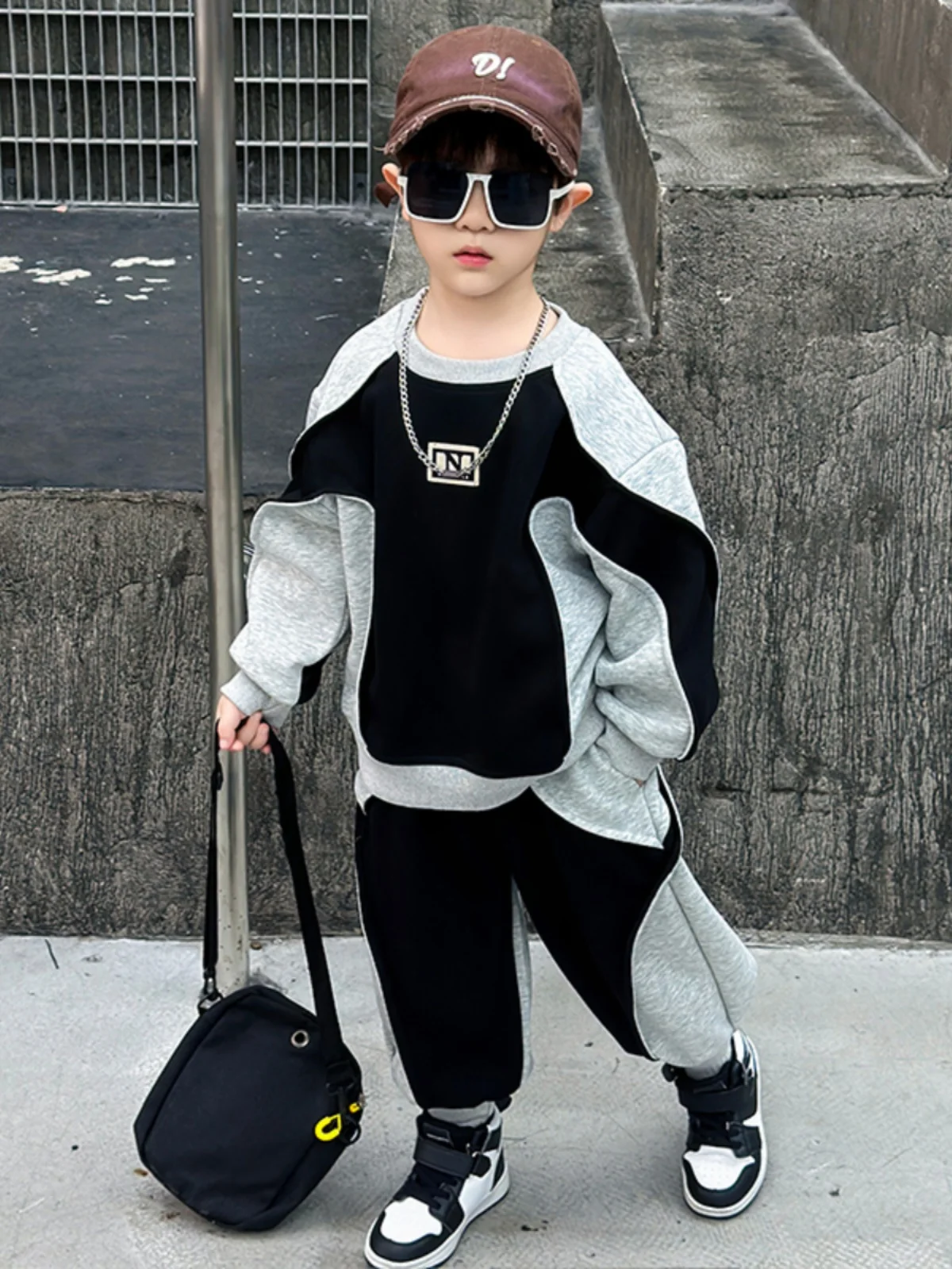 

Комплект из свитшота и брюк Color Blo для мальчиков, повседневная спортивная одежда, комплект из двух предметов для весны и осени, стильный и удобный для детей