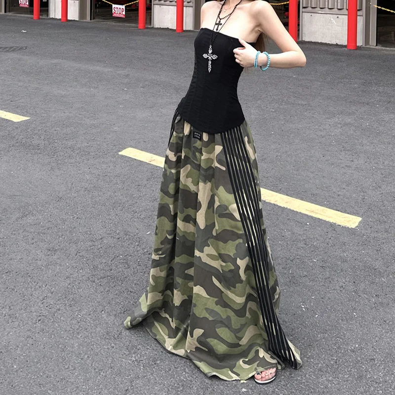 Benuynffy レトロ迷彩プリントカジュアルロングスカート女性のストリート Y2k サイドストライプポケットビッグスイングマキシスカート 2025 新