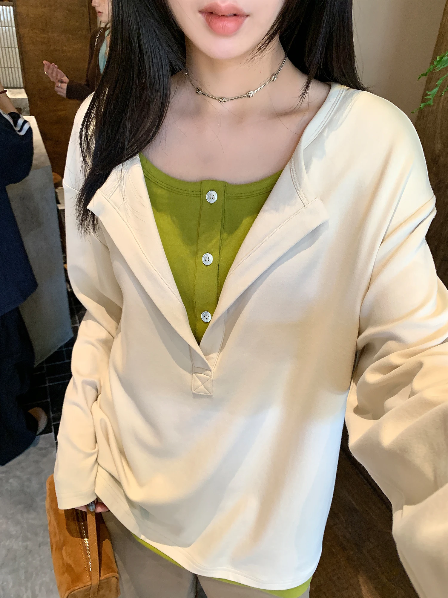 

Женская свободная футболка с длинным рукавом, имитация двухслойности, утолщенная, с начесом, в стиле колор-блок, с отворотами, повседневная, из смесового хлопка