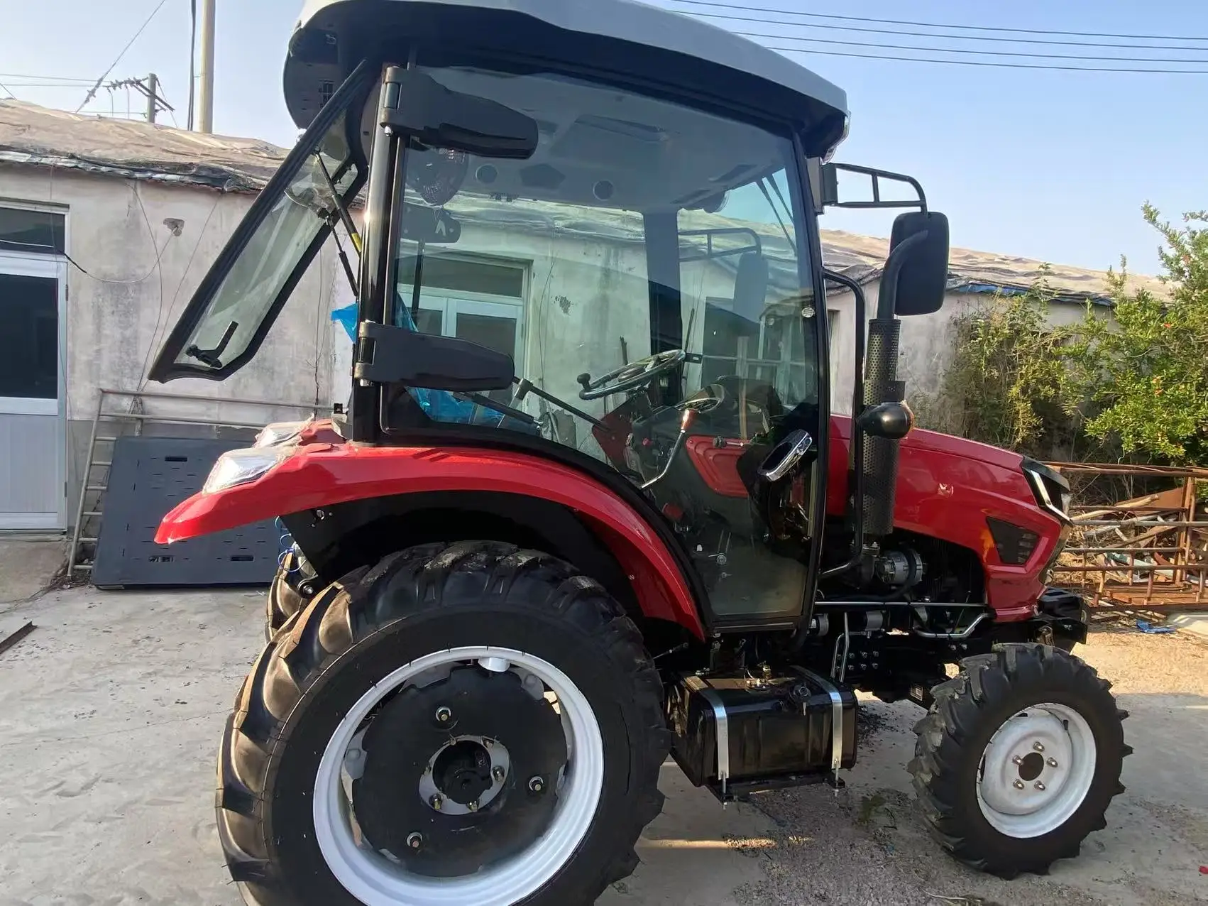 704 معدات زراعية جديدة بعجلات 50 حصان جرار زراعي صغير