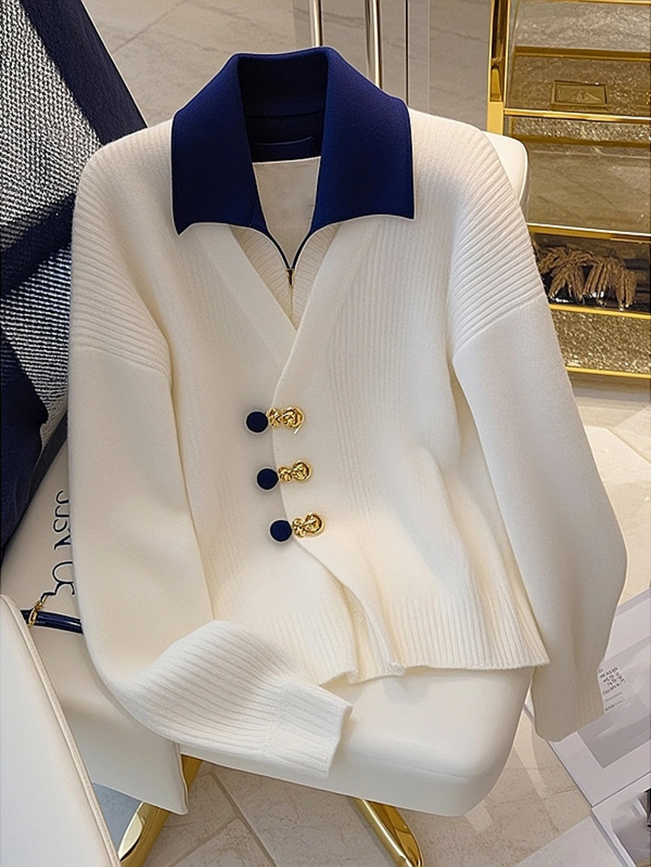 

Women's Retro Vintage Long Sleeve Cardigan Contrast Color Metal Buckle Shirt Collar Regular Fit Autumn Basic Top