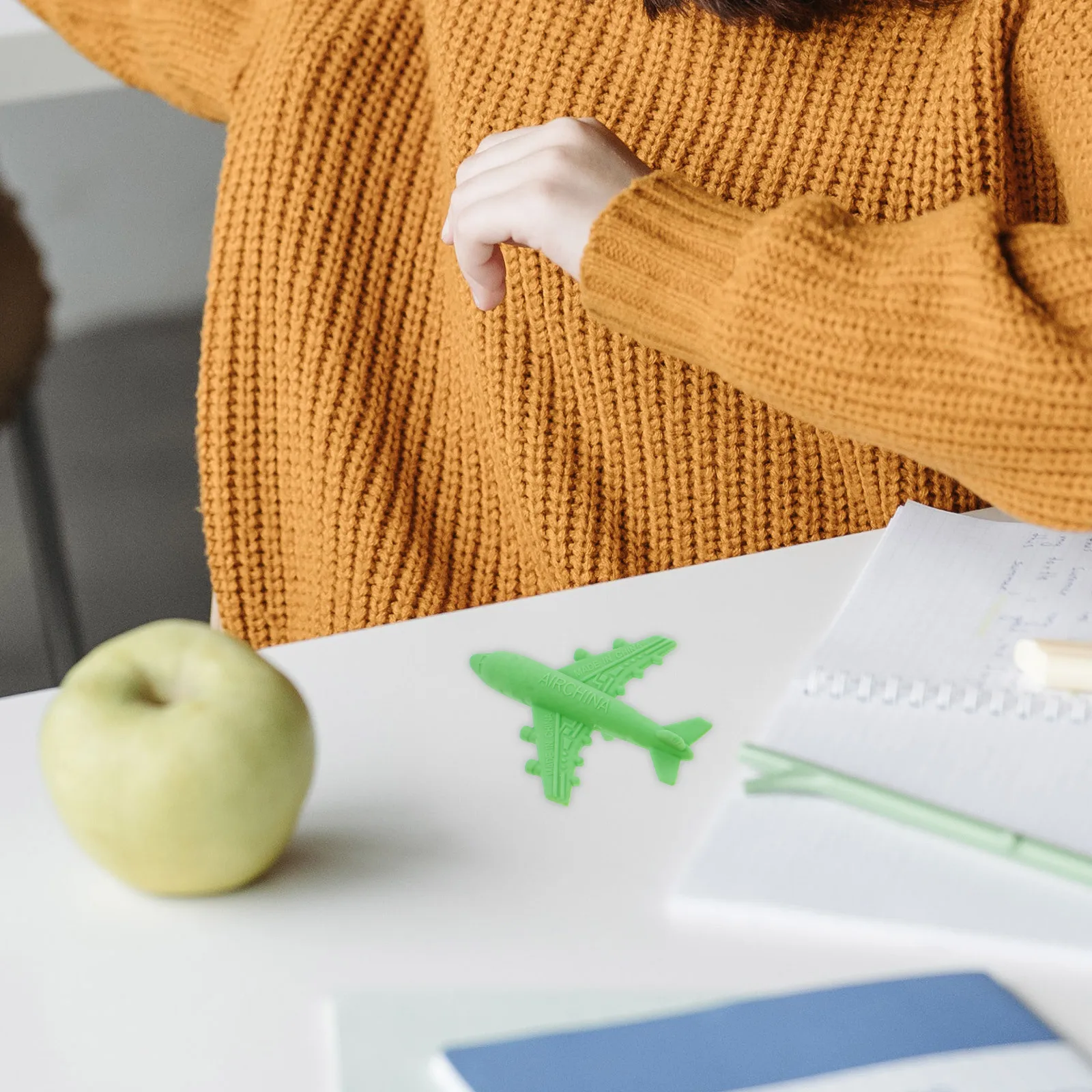 12-teiliges Radiergummi-Set in Flugzeugform, niedliches Gummi-Radiergummi-Set für Kinder, Schulbedarf, lustige Radiergummis, Großzeichnung, Geschenk, niedliche Schulbedarf