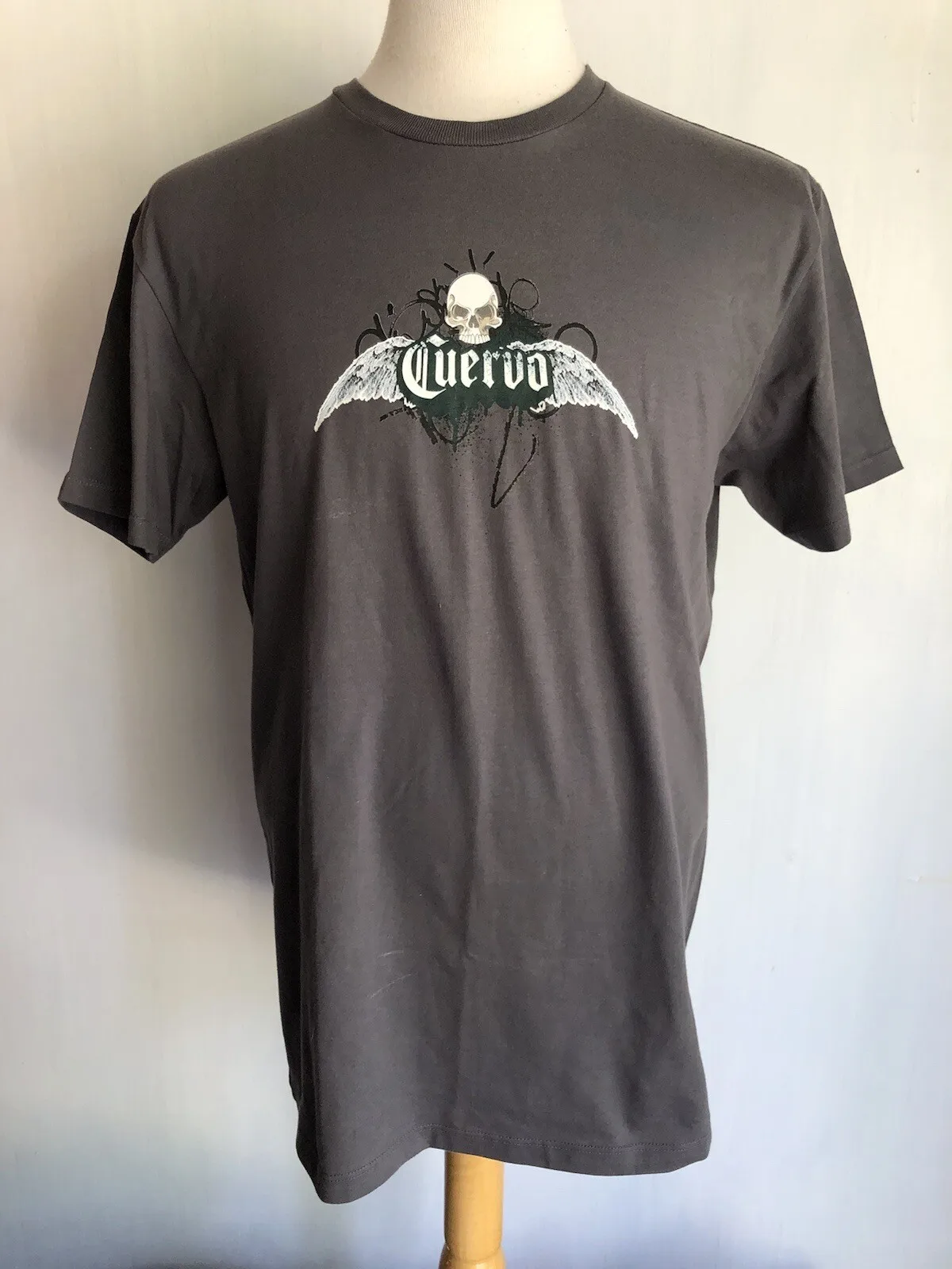 Camiseta promocional oficial con diseño de alas y calavera para hombre de JOSE CUERVO TEQUILA, talla XL (grande)