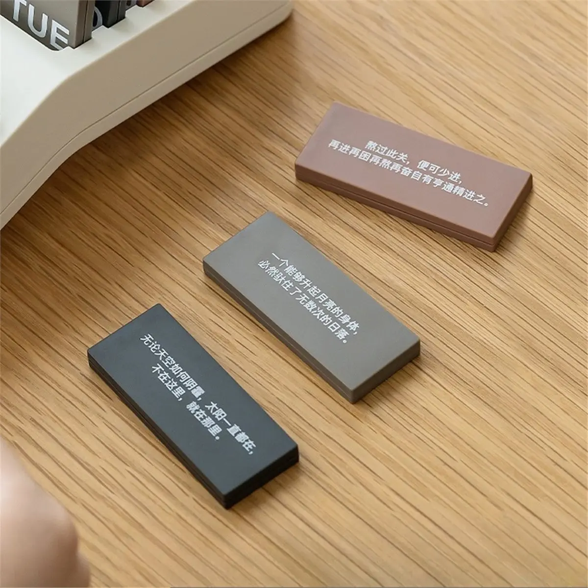 

Изогнутый календарь, настольный календарь для развлечений, культурные канцелярские принадлежности, небольшие украшения