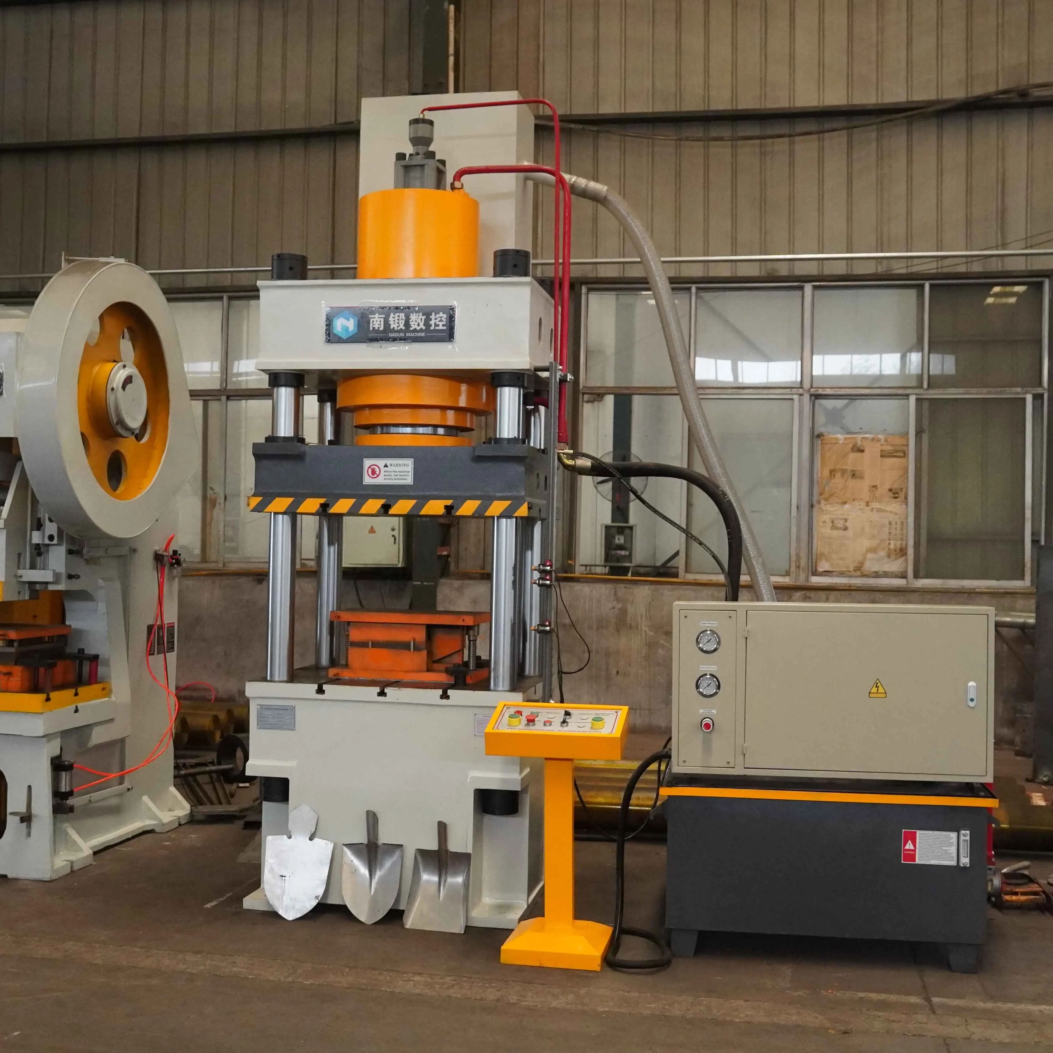 315T Three Beam Four Colomn Hydraulic Press Suitable for Cold Extrusion Molding of Shovel