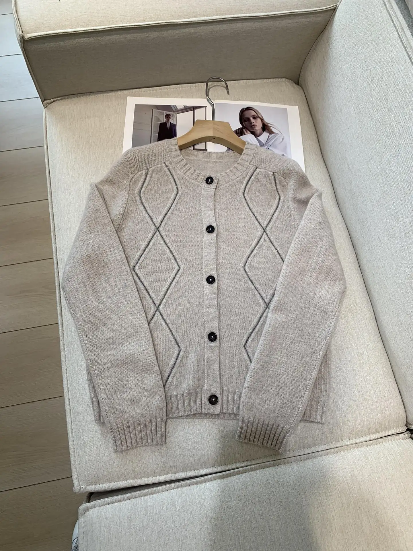 New Autumn And Winter Light Luxury Round Neck Wool Cardigan Temperament Diamond Pattern Beaded Knitted Jacket For Women