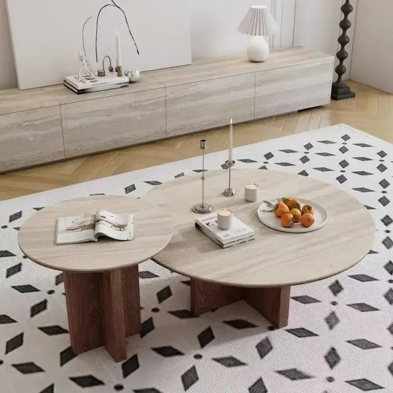طاولة قهوة على الطراز الفرنسي الكريمي، غرفة معيشة صغيرة بسيطة، B & B، لوح صخري كهف وابي ساندي ويند، طاولة منخفضة مستديرة #2