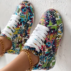 Women's graffiti printed sports shoes, fashion lace-up low-heeled platform sports shoes, leisure skateboarding shoes.