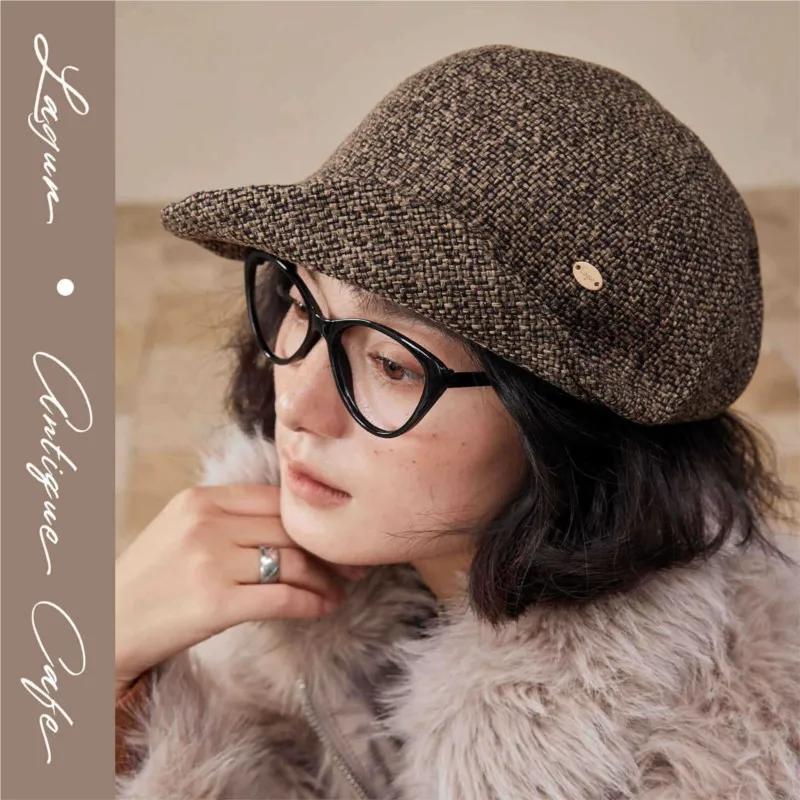 A versatile woven front hat that shows off your face small big-headed beret