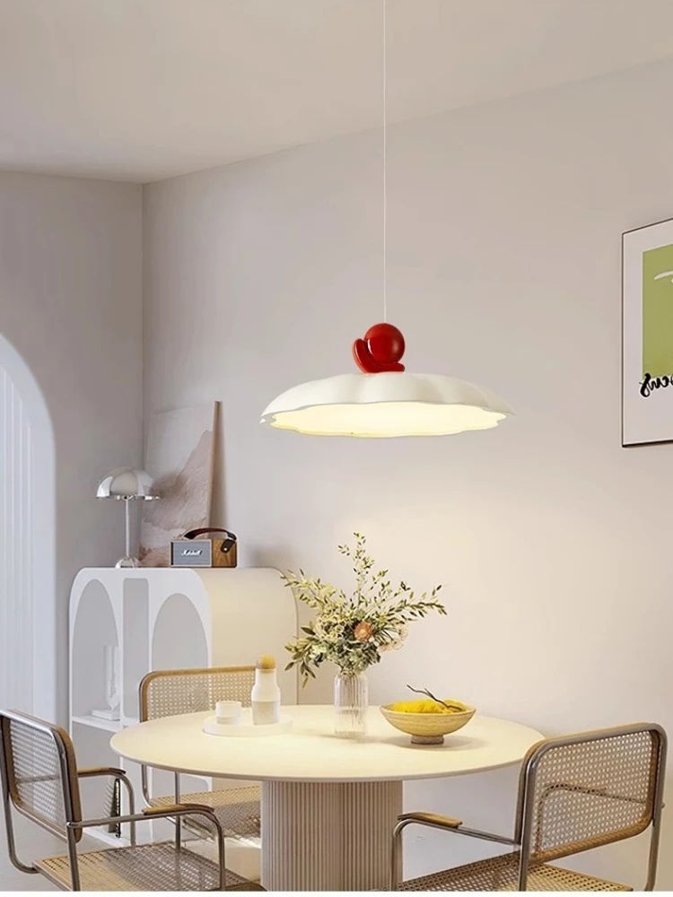 Restaurant pendant light, creamy style, high-end feeling, island counter, bar counter, dining table light, hanging line light