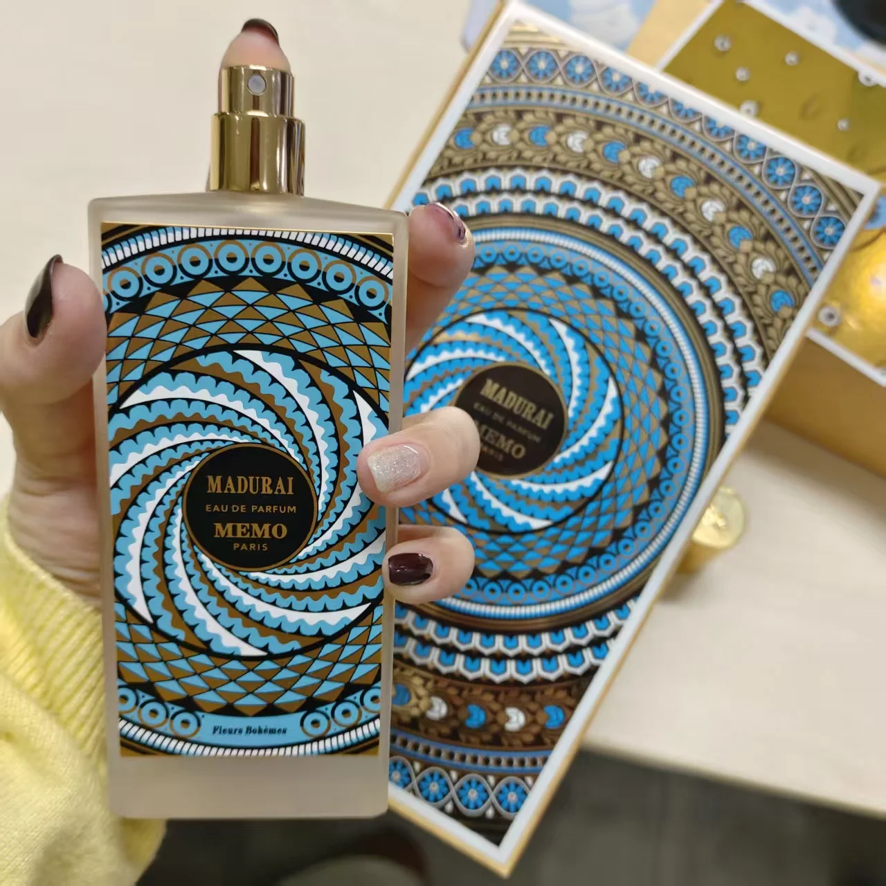 

MEMO luxury new neutral perfume spray, the purity of jasmine and the sweetness of peach blend. The fragrance is elegant yet magn