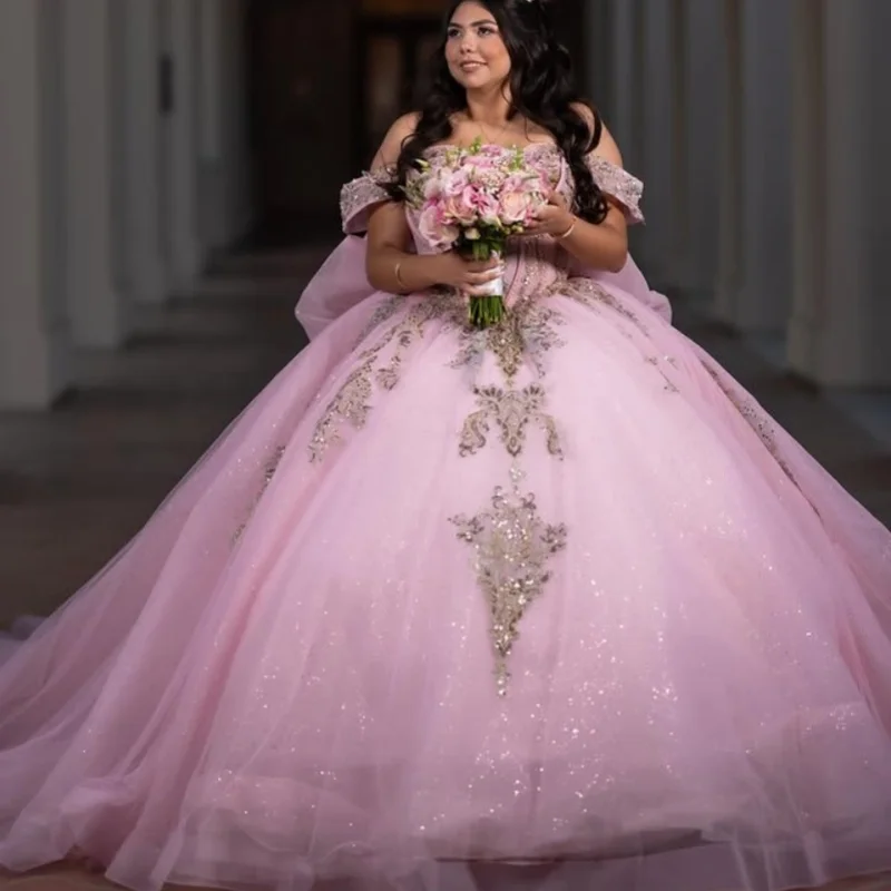 Vestido de quinceañera rosa brillante, encaje de cristal, flor 3D, pegatina de brillo dorado, lazo de cola larga, vestidos de 15 quinceañera ﻿ Personalizado