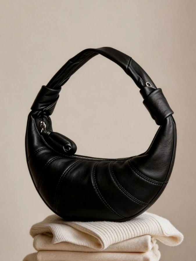 borsa-a-tracolla-da-donna-in-vera-pelle-di-agnello-con-corno-di-mucca-stile-pigro-modello-baguette-novita-2026