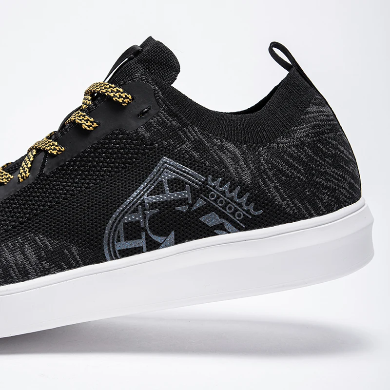 Unique Printed Men's Sports Shoes with Breathable Mesh, Comfortable Protection, Gold Tie Up, Fashionable Color Matching