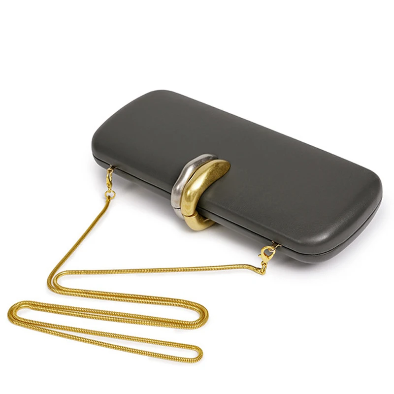 حقيبة كلاتش صلبة بتفاصيل معدنية، حقائب سهرة فاخرة للنساء، حقائب يد ومحافظ بتصميم جديد 2025، حقيبة كتف صغيرة تحت الإبط بحزام سلسلة من البولي يوريثان جودة عالية ًالشحن مجانا وصول الشحن السريع #4