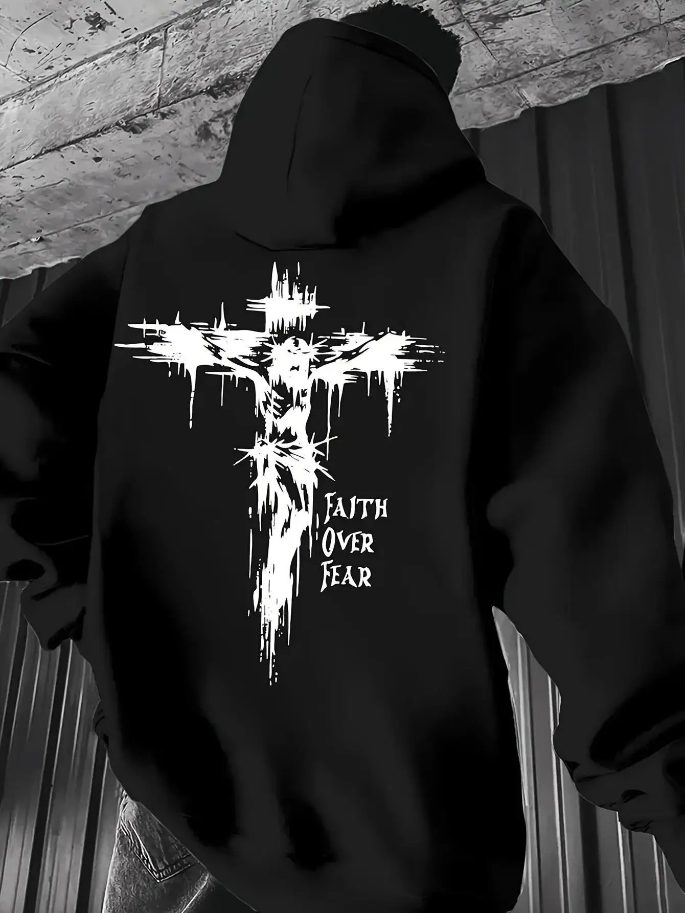 Herren-Sweatshirt mit Kapuze, schwerer Stoff – „Faith Over Fear“, christliches Motiv mit Jesus-Kreuz-Aufdruck auf dem Rücken, maschinenwaschbar, Polyester.