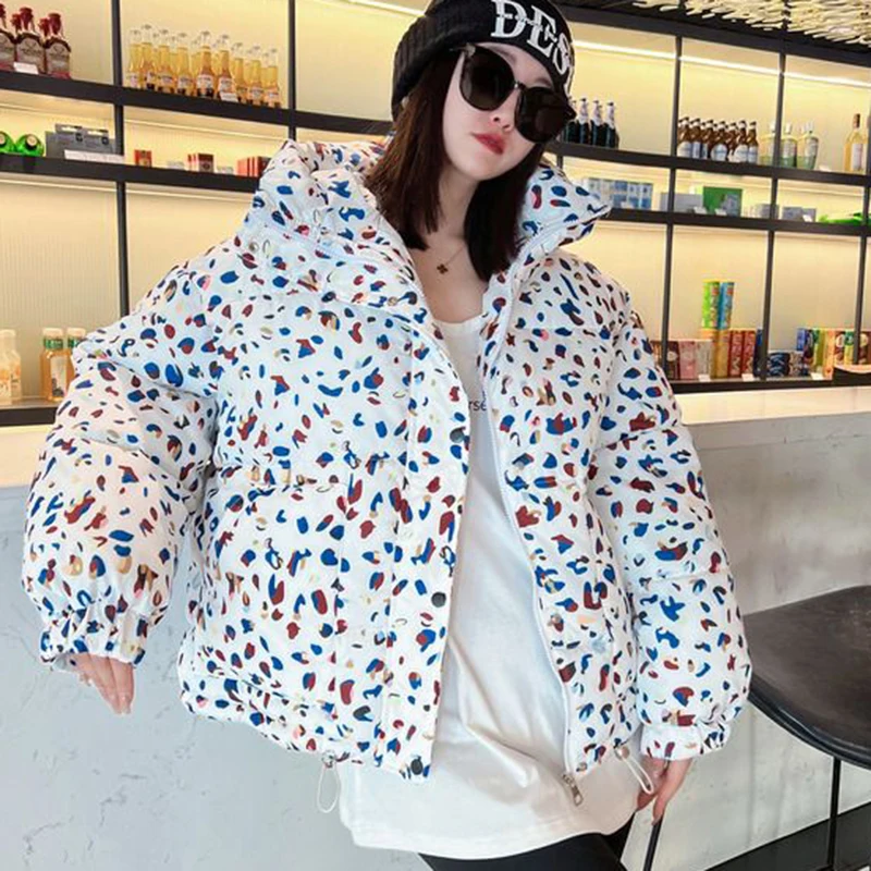 معطف 2025 موضة جديدة مزاجه الأزهار يطبع الدافئة مقنعين المرأة مبطن القطن معطف الشتاء معطف المرأة القطن عادية H759