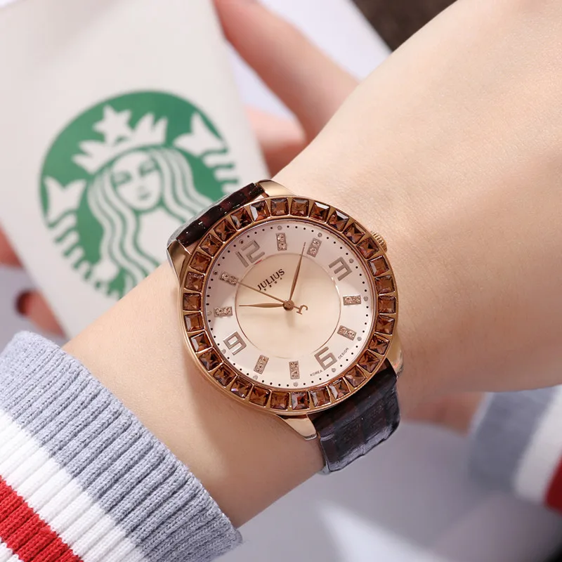 Elegant women's wristwatch large dial, trendy and fashionable Korean style, leather strap, quartz women's watch, gift for women.