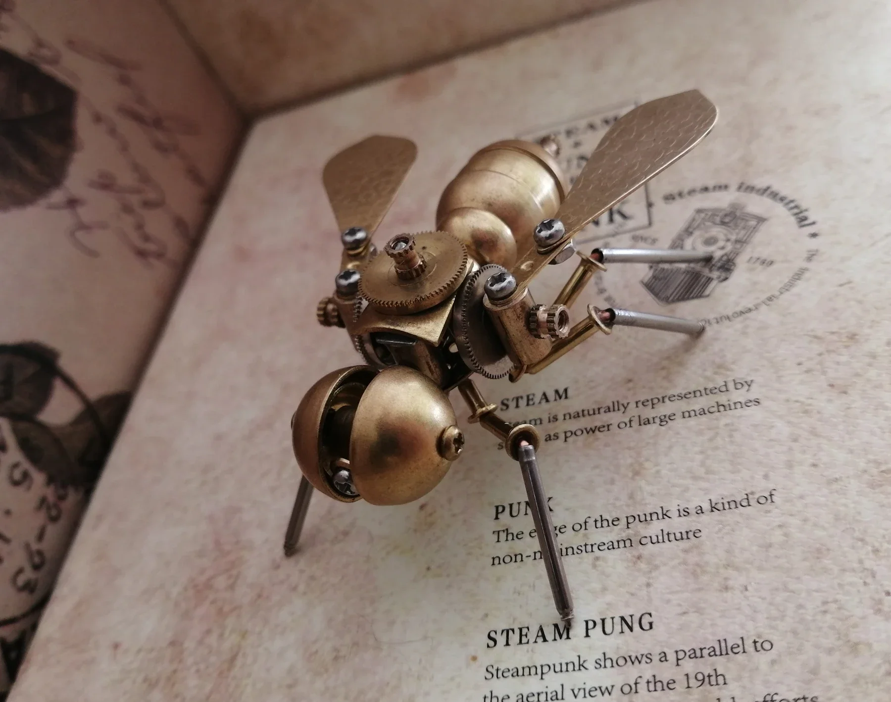 3D Steampunk Mechanical Insect Golden Bee Full Metal Handcraft Creative Ornament - Finished Product