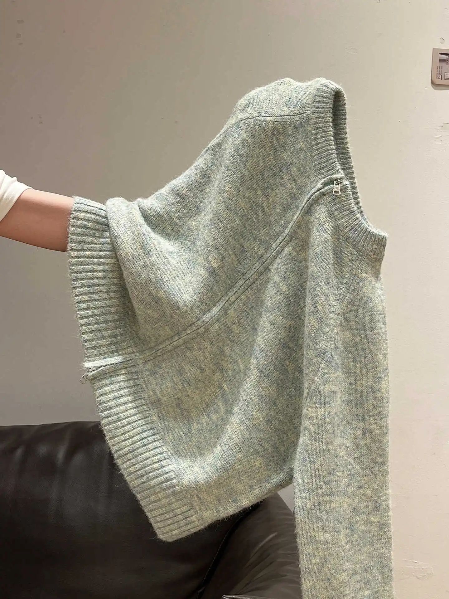 سترة محبوكة بسحاب أخضر برقبة دائرية للنساء 2025 على الطراز الكوري ملابس الخريف والشتاء، سترة فضفاضة