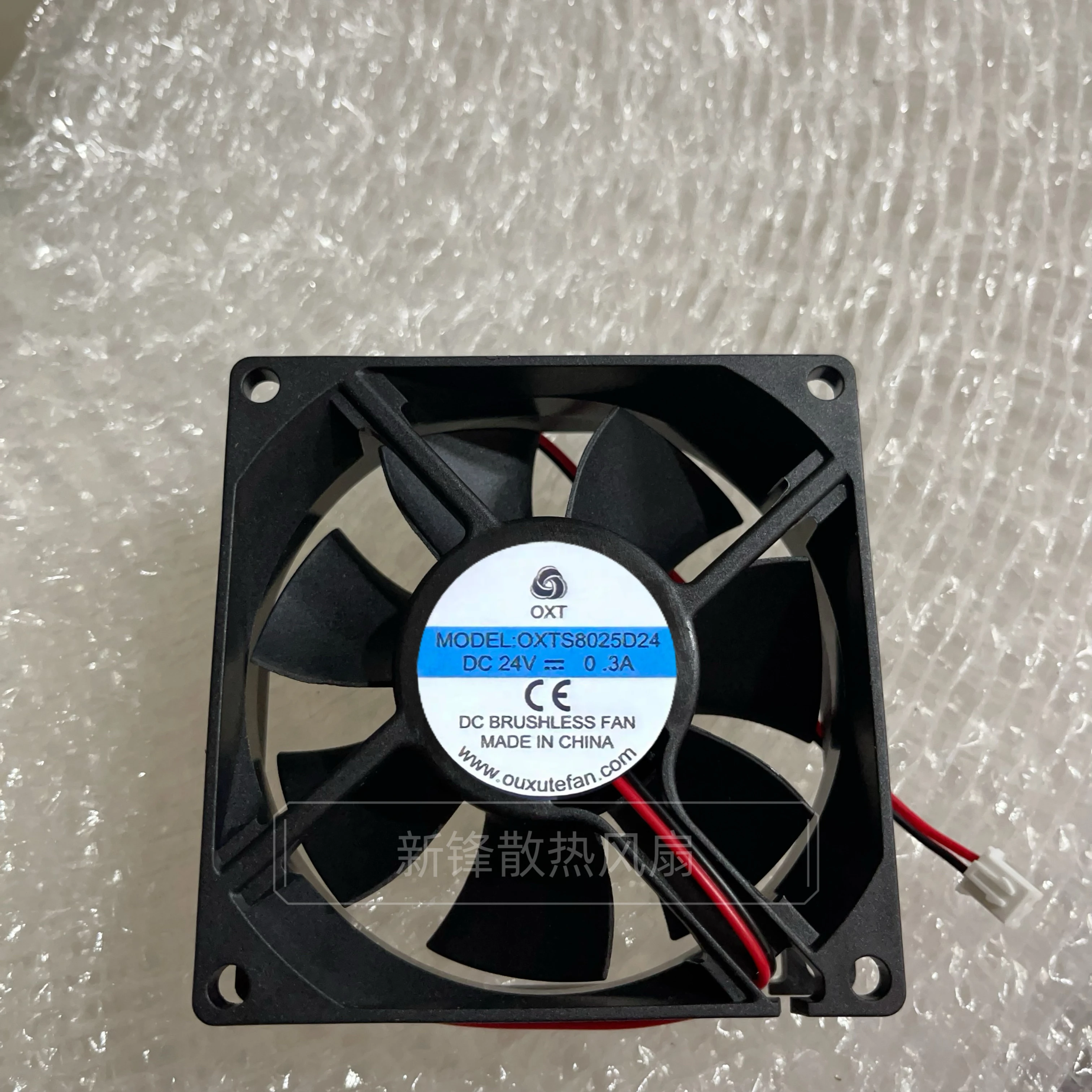 

OXT OXTS8025D24 DC 24 В 0,3 А 80x80x25 мм 2-проводной охлаждающий вентилятор для сервера