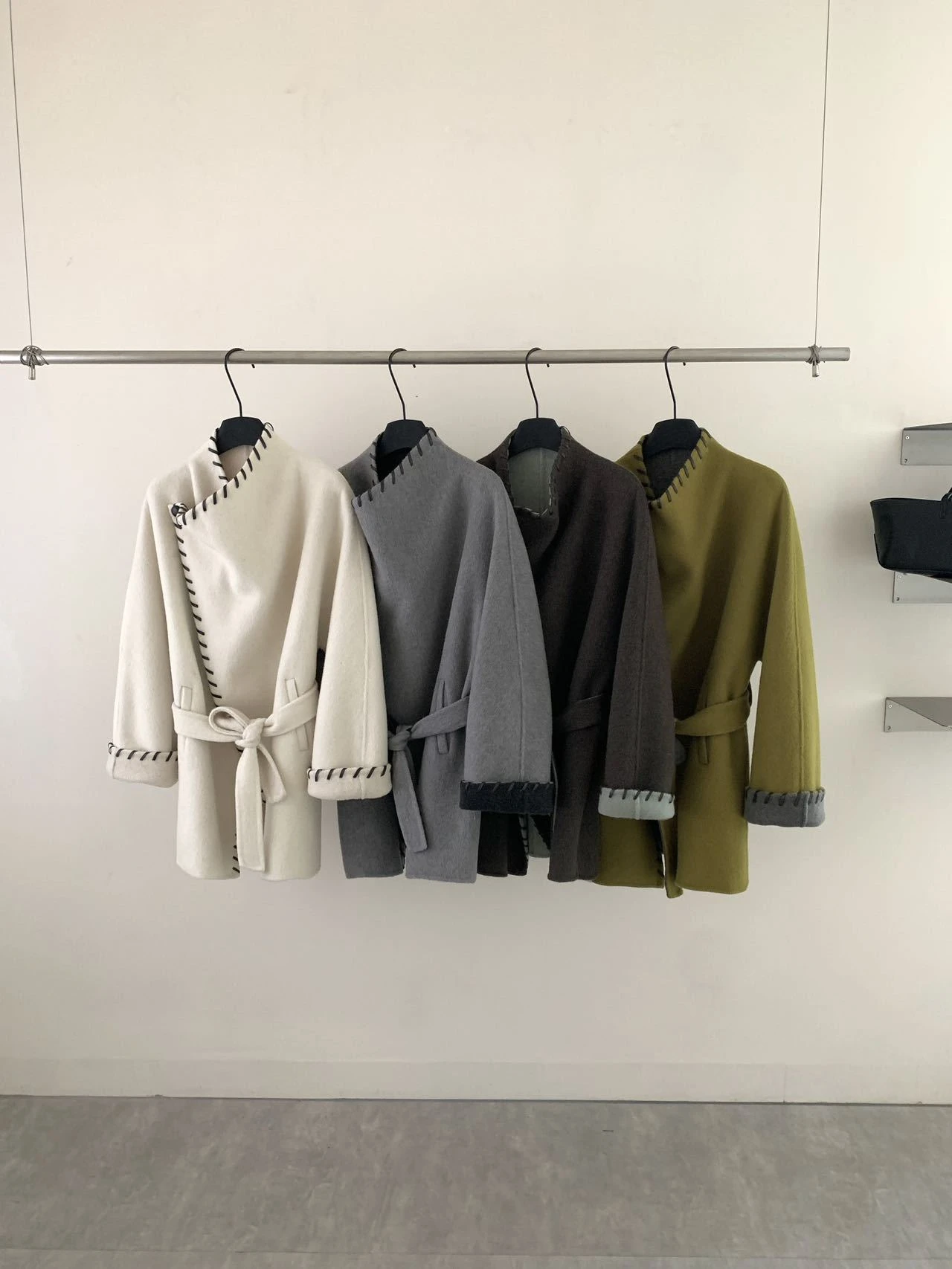 Women's Autumn Winter Elegant Color Contrasted Single Button Wool Coat Lady Streetwear Turn Down Collar Loose Wool Outwear