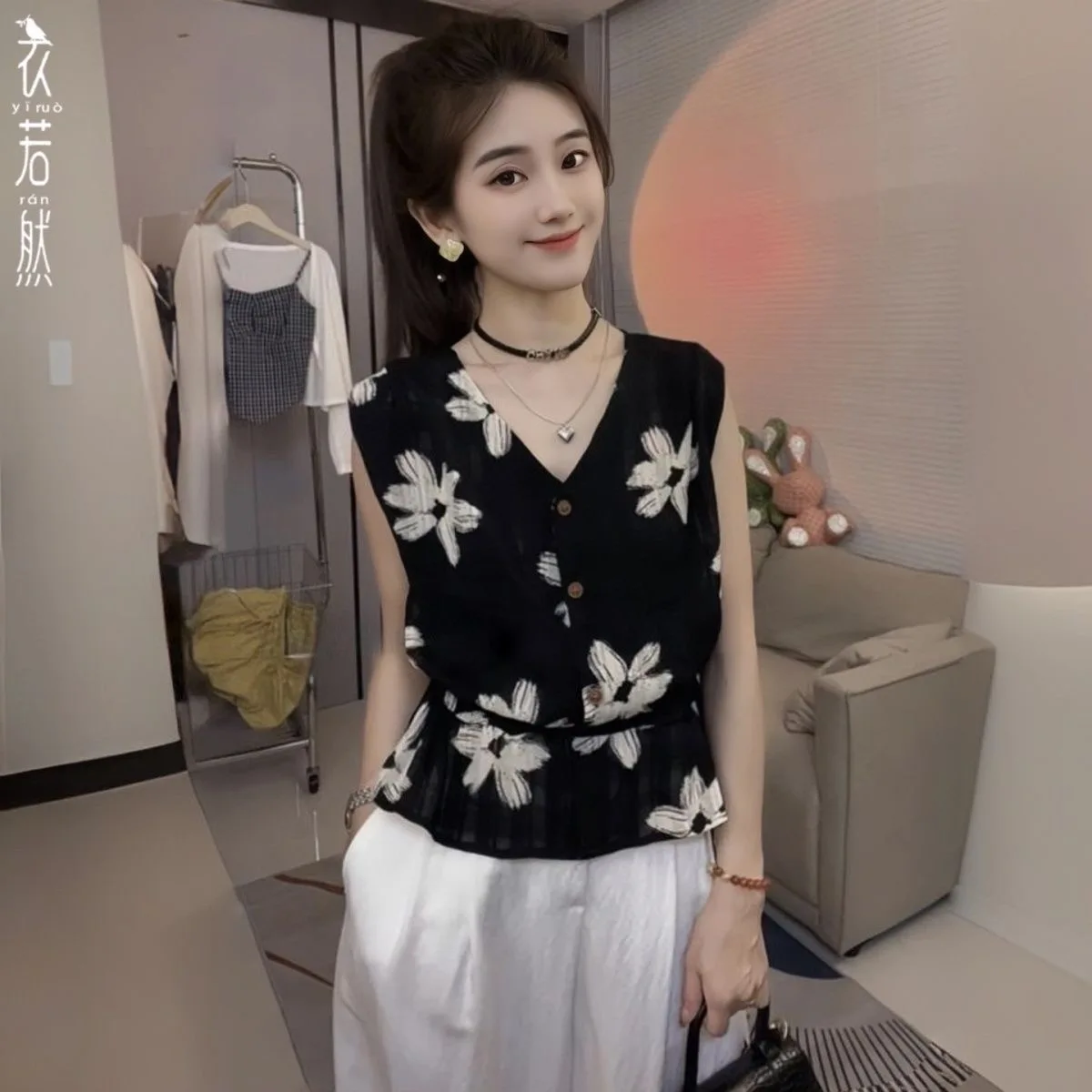 

Женская летняя модная шифоновая блузка без рукавов с цветочным принтом, укороченный топ с V-образным вырезом, приталенный, из полиэстера, для повседневной носки