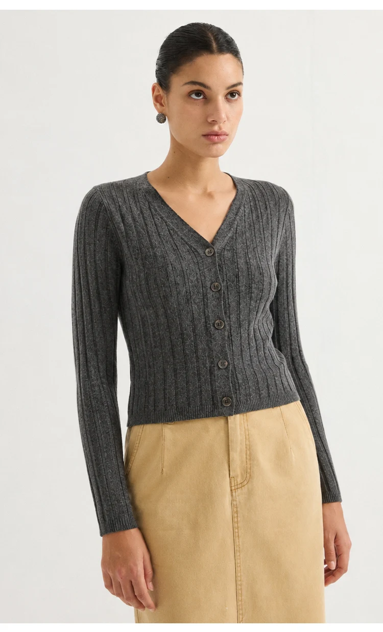 MZ62018 Damen Eleganter Gerippter Strickpullover mit V-Ausschnitt, Langen Ärmeln, Knopfleiste, Schmaler Passform, Modal-Mischung, Frühherbst-Pullover – Detail 4