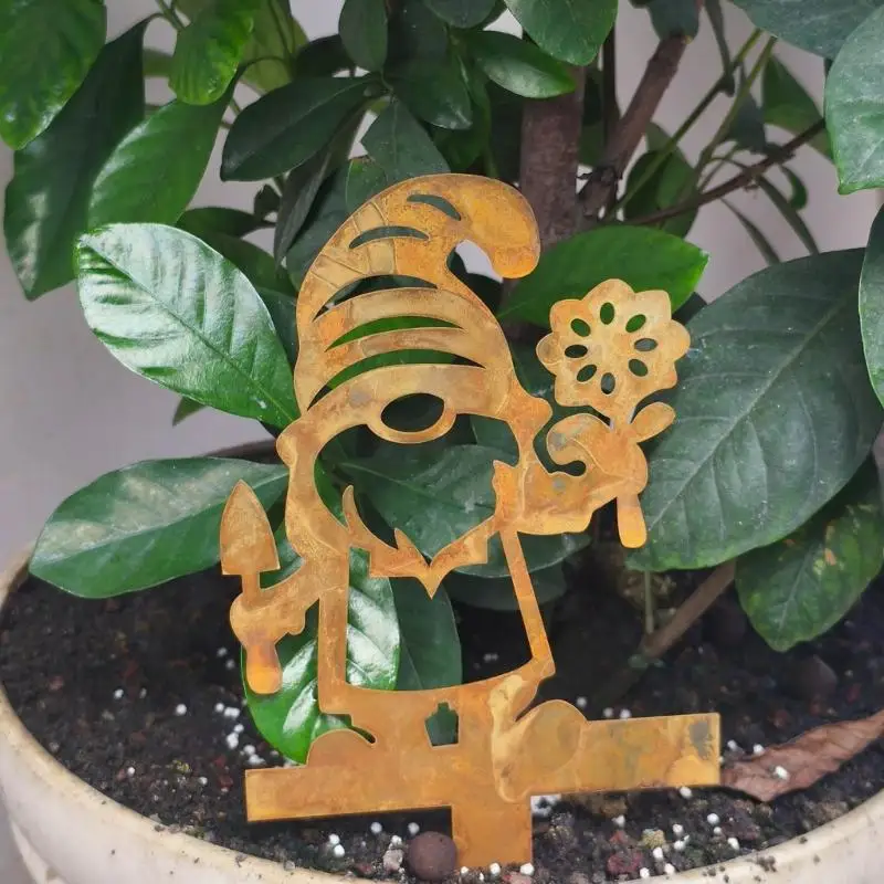 H8WB Aged Look Metal Dwarf Sculpture Porch Ornaments Christmas Yard Art Weather Proof
