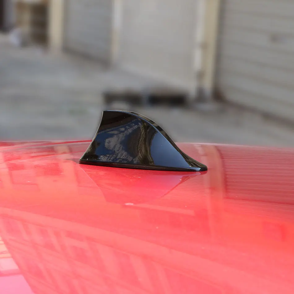 Universal Car Shark Fin Antenna Auto Radio FM Signal Aerials Roof Antennas for BMW/Toyota/Hyundai/VW/Kia/Nissan Car Styling