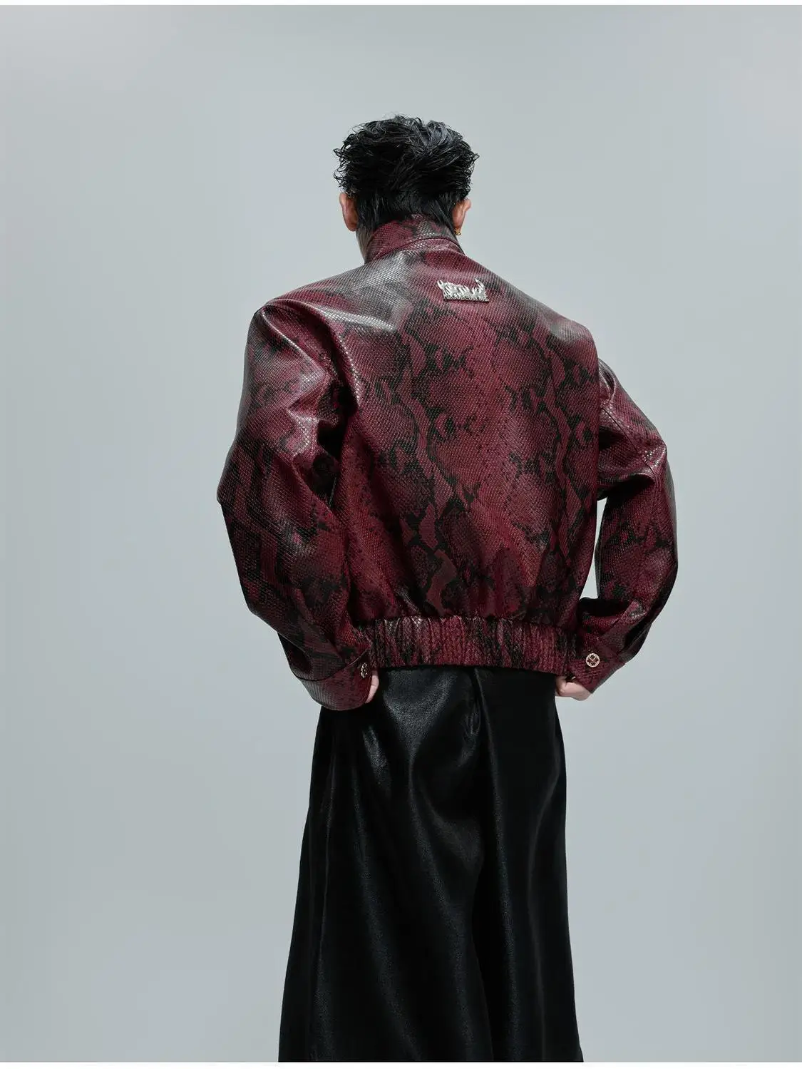 Unique Design Python Texture Leather Jacket For Men Jewel Stand Collar Short Coat Autumn Mens Clothing Hiphop Red Black HI-Q