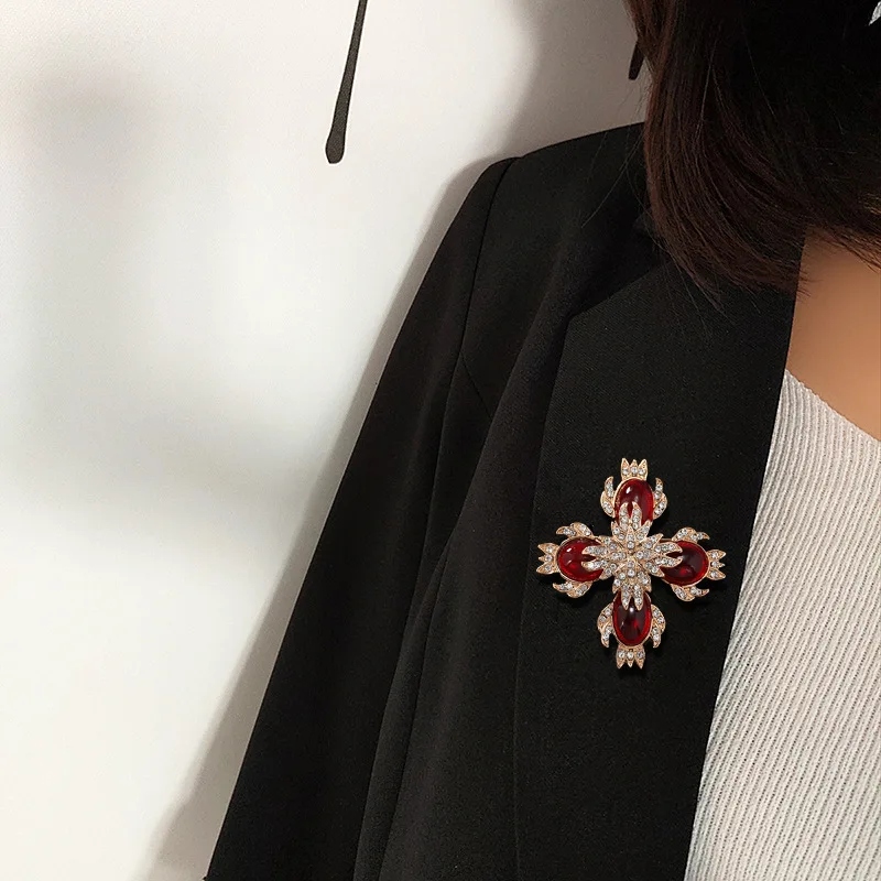 Women Men Vintage Baroque Cross Crsytal Resin Stone Brooches Pins Unisex Classic Retro Fashion Metal Design Badges Brooch Pin