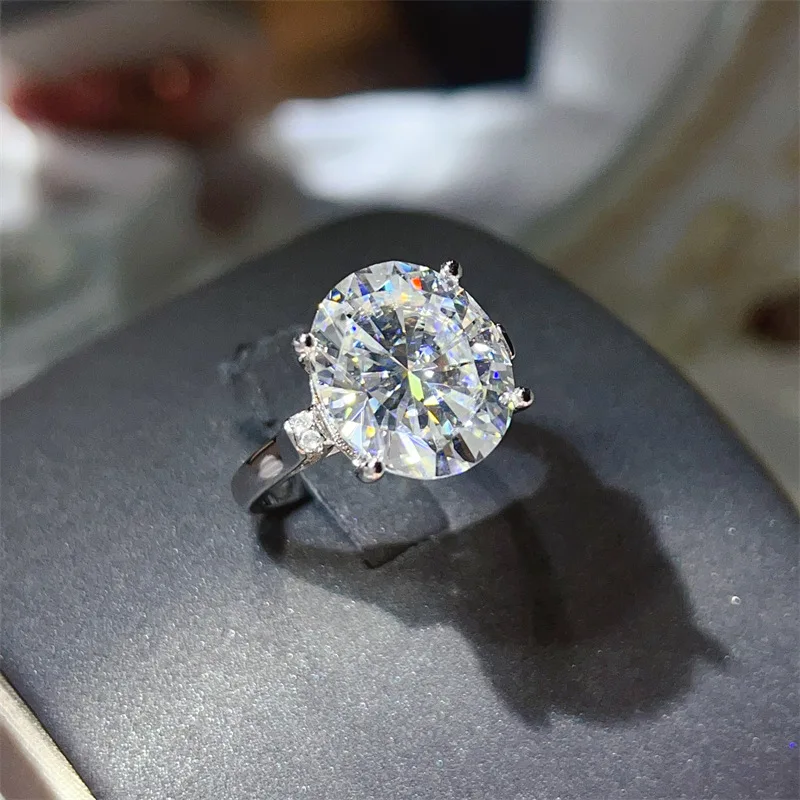 

Изысканное кольцо с муассанитом из платины PT950, 10 карат, овальной формы, с четырьмя крапанами, для женщин, гипоаллергенное и комфортное ювелирное изделие.