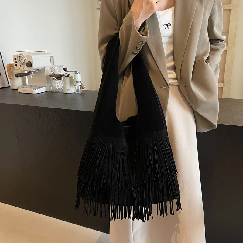 

Women Frosted Tassel Shoulder Bag Faux Suede Fringe Underarm Bag Large Capacity Travel Tote Handbag Ladies Commute Bag
