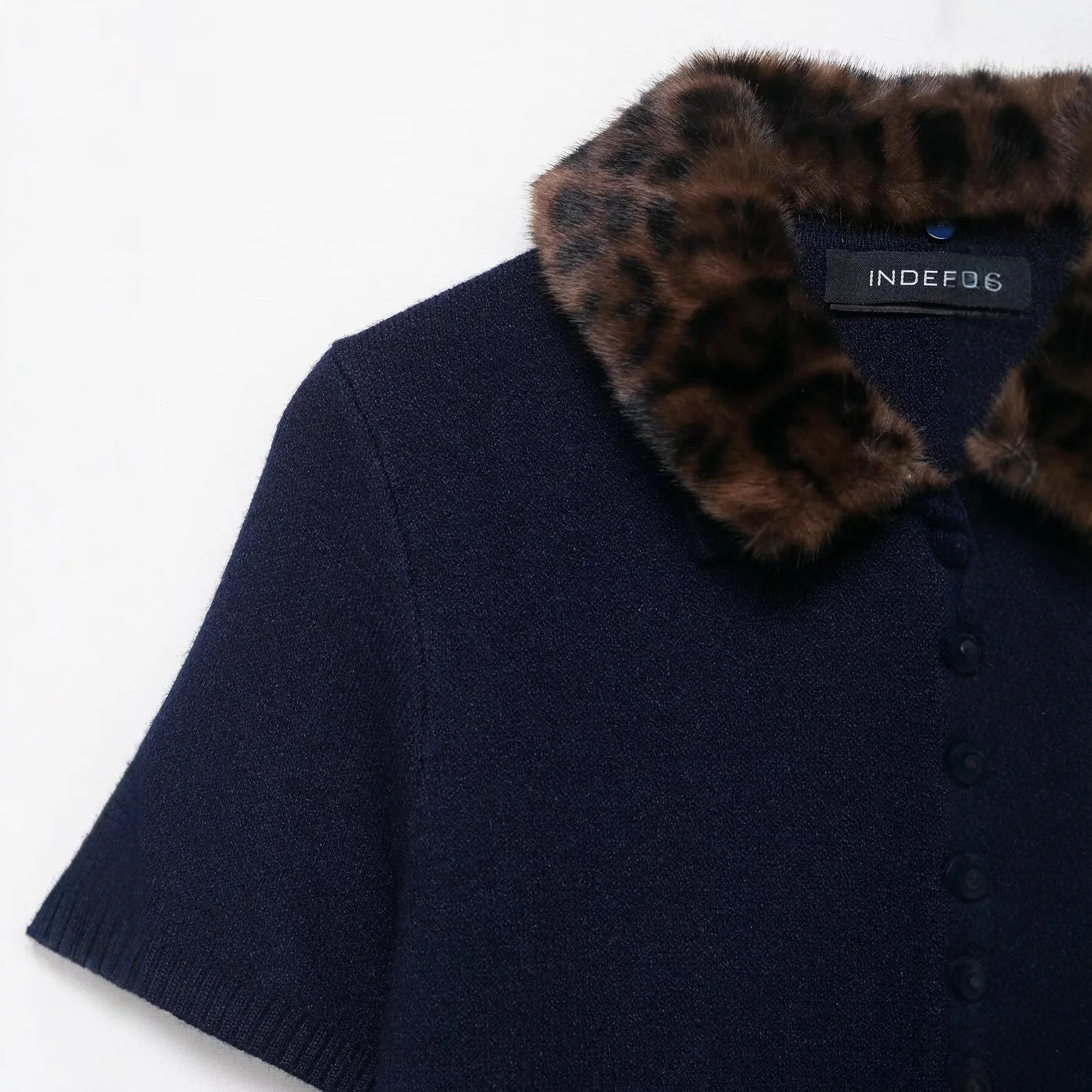 FRAYA LAB سترة نسائية محبوكة بياقة من الفرو وأكمام قصيرة سترة نسائية أنيقة 2026 جديد #3