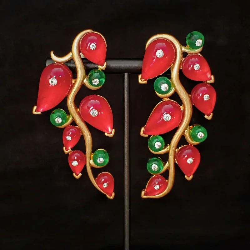 

New Retro Light Luxury Red and Green Water Drop Gemstone Niche Leaf Shape Earrings Palace Style Ornate Design Noble Gem Earrings