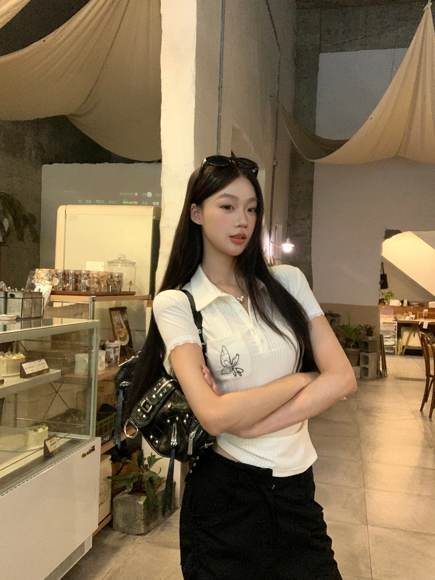 تي شيرت نسائي أنيق بأكمام قصيرة وياقة بولو، تصميم جديد لصيف 2025، تصميم فريد وجذاب للأكتاف، قمة أزياء عصرية للسيدات #3