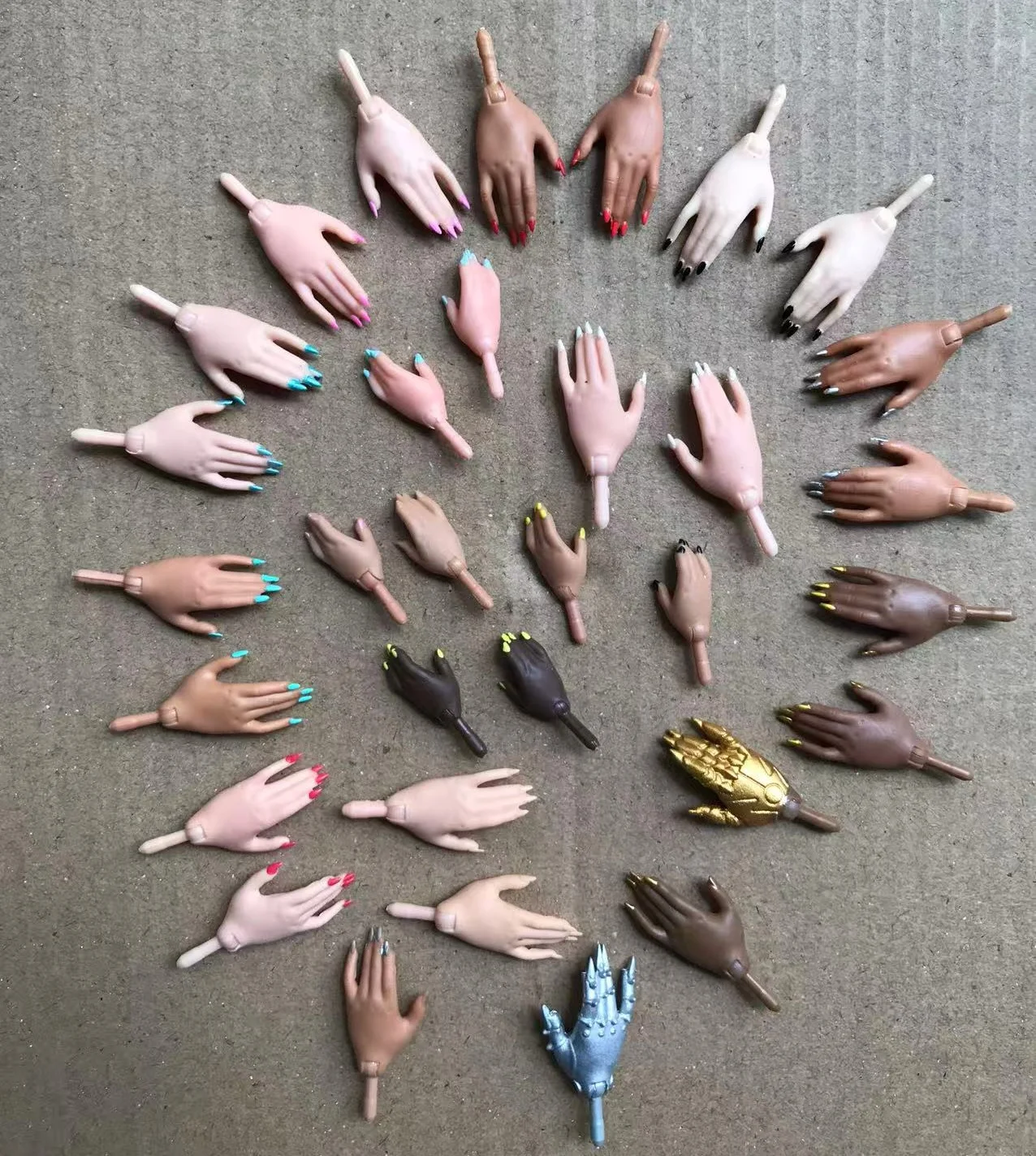 Ręce dla lalek z kolorowym lakierem do paznokci Biały Brązowy Beżowy Czarny Części dla lalek Oryginalne Akcesoria dla lalek Fashion Sister