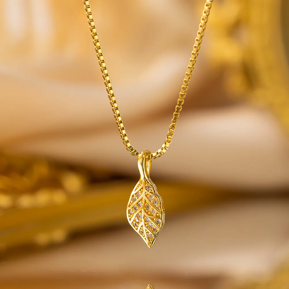 

Elegant Rhinestone Tree Leaf Pendant Necklaces for Women Zircon Stainless Steel Metal Chain Dragonfly Leaves Choker Accessories