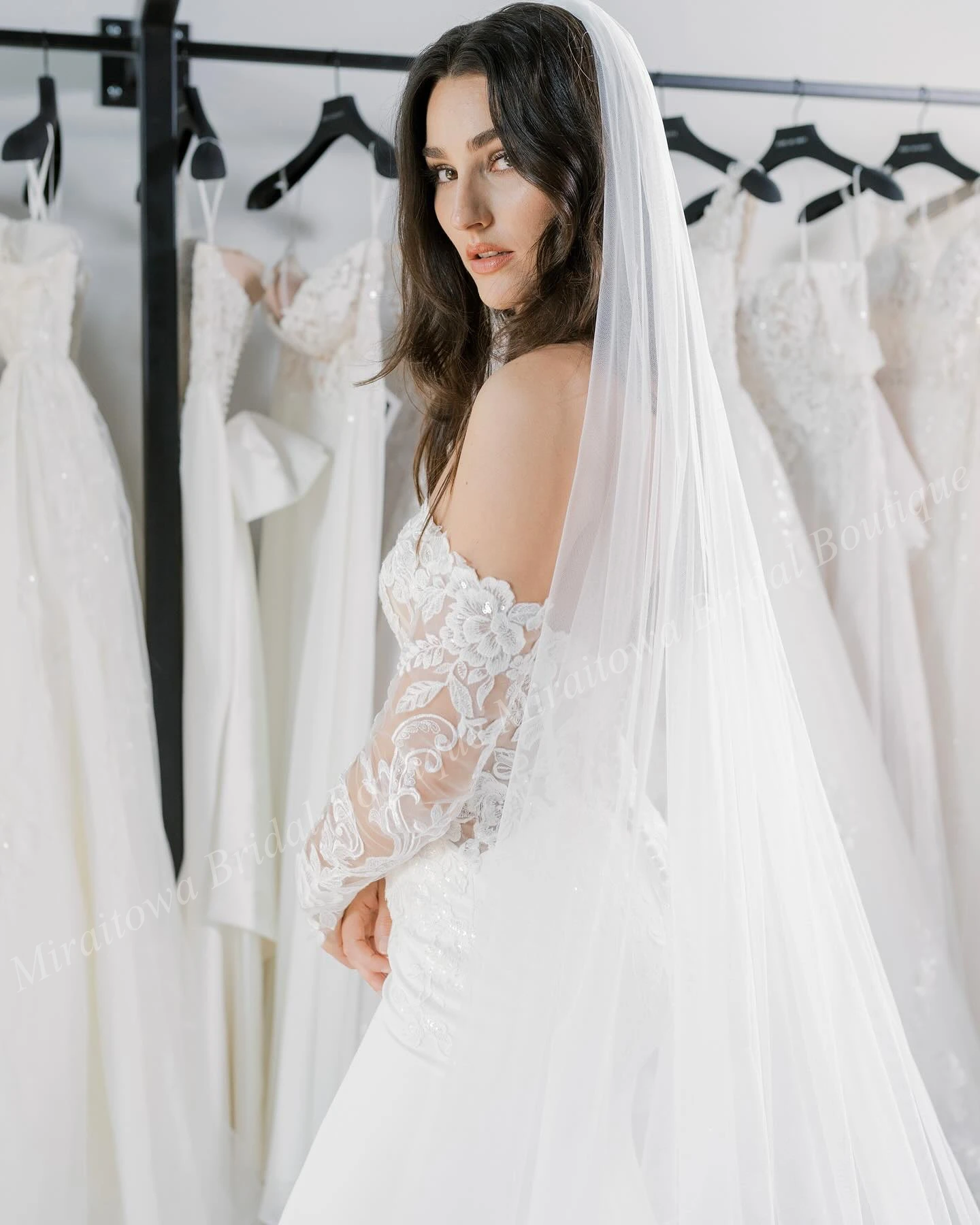 Vestido de novia ajustado acampanado, corpiño deshuesado, mangas transparentes desmontables, jardín, ceremonia nupcial, recepción, vestido de fiesta de compromiso