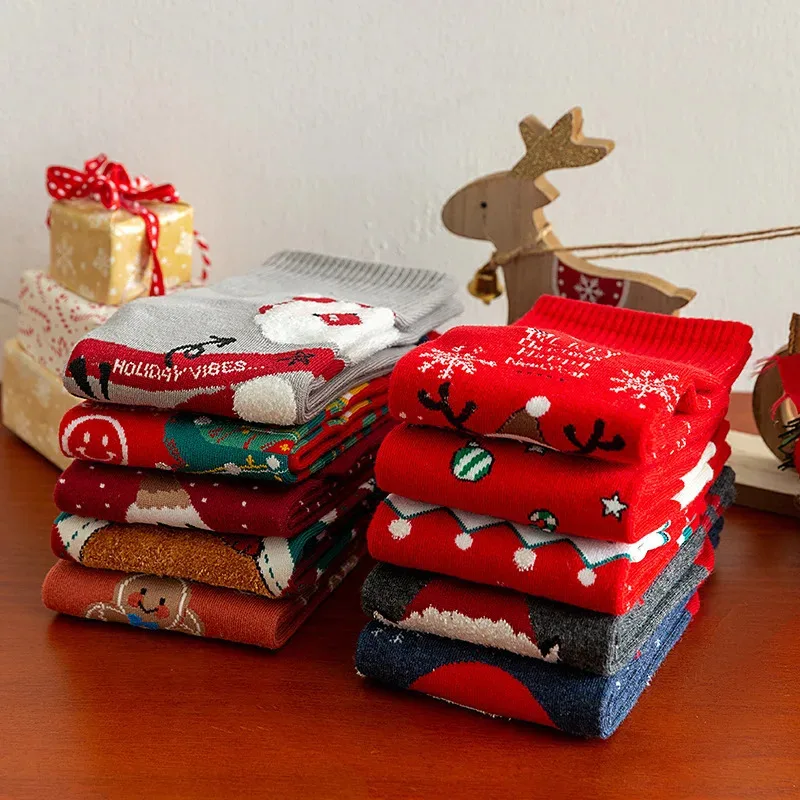 5 Pairs Women's Mid-Calf Socks Christmas Tree & Deer Patterned Christmas Gift Couple Socks Red Color for Winter Autumn Seasons