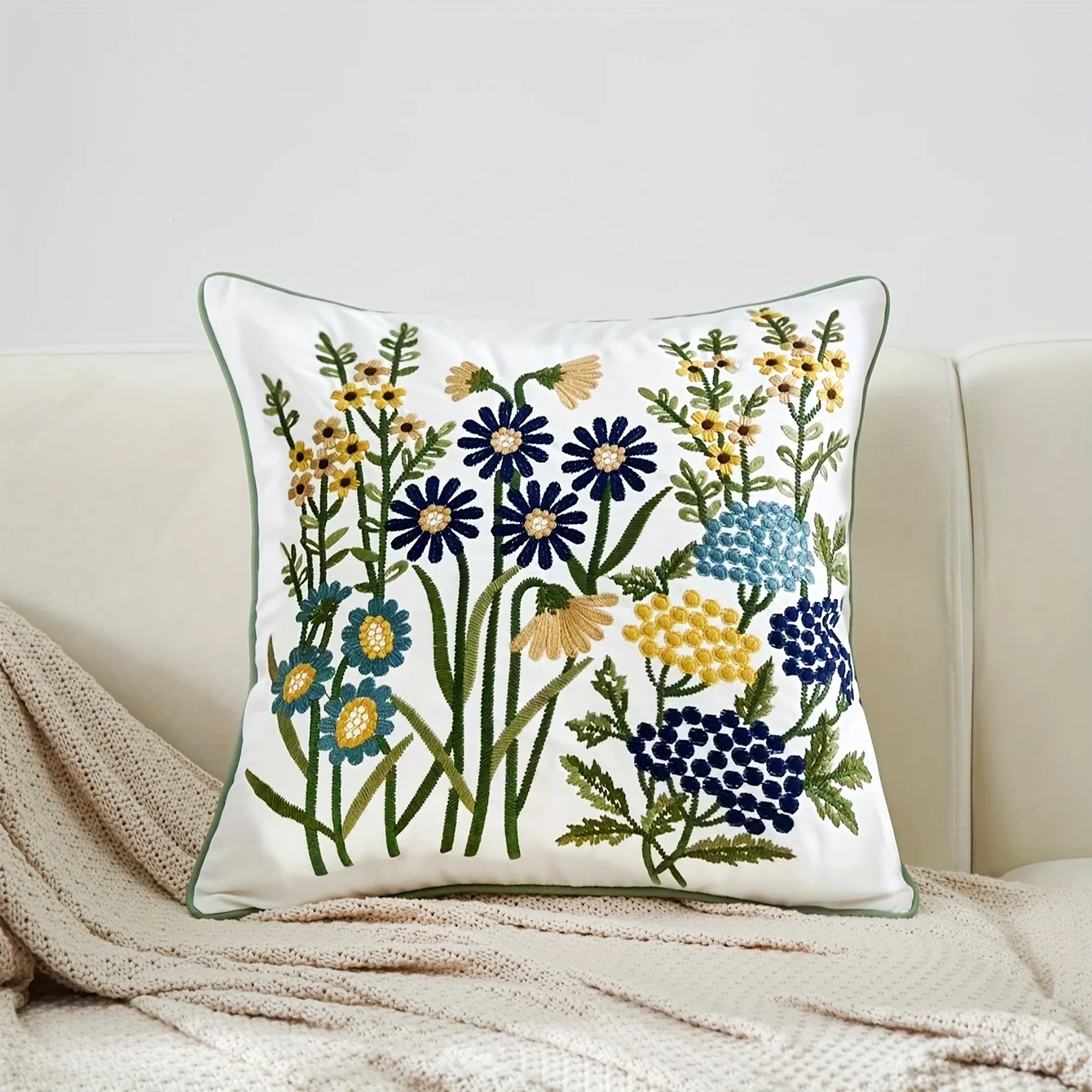 VIKAMA All Season Spring Summer Charming Multicoloured Daisy Cushion Cover Bedroom Sofa  Car Interior Decorative Cushion Cover