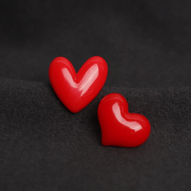 2Pcs Women Cute Red Heart Brooches Romantic Love Heart Resin Pins Mini Decorative Fashion Lovers Gift Clothes Bag Accessories