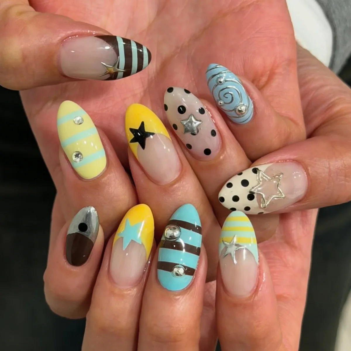 

24pcs Acrylic False Nail Sweet Cool Colorful Almond Press on Nails Star Stripe Stick on French Fake Nail Diamond Flower Manicure