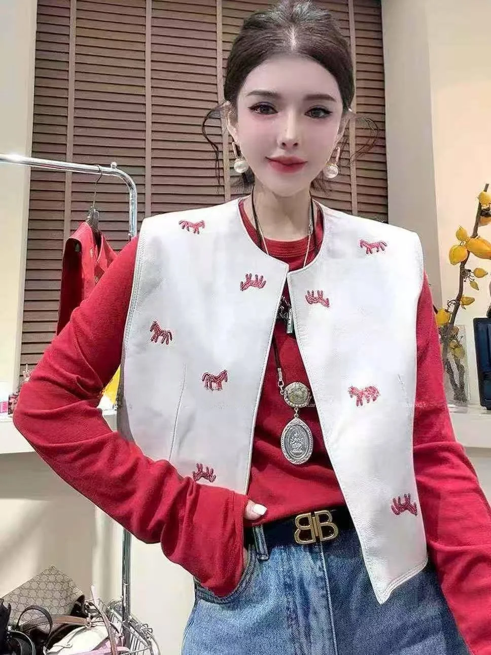 

2025 New Women's Genuine Leather Vest ort Sle Slim Fit Trendy No Sve Outerwear eepskin Faionable Commute Sle