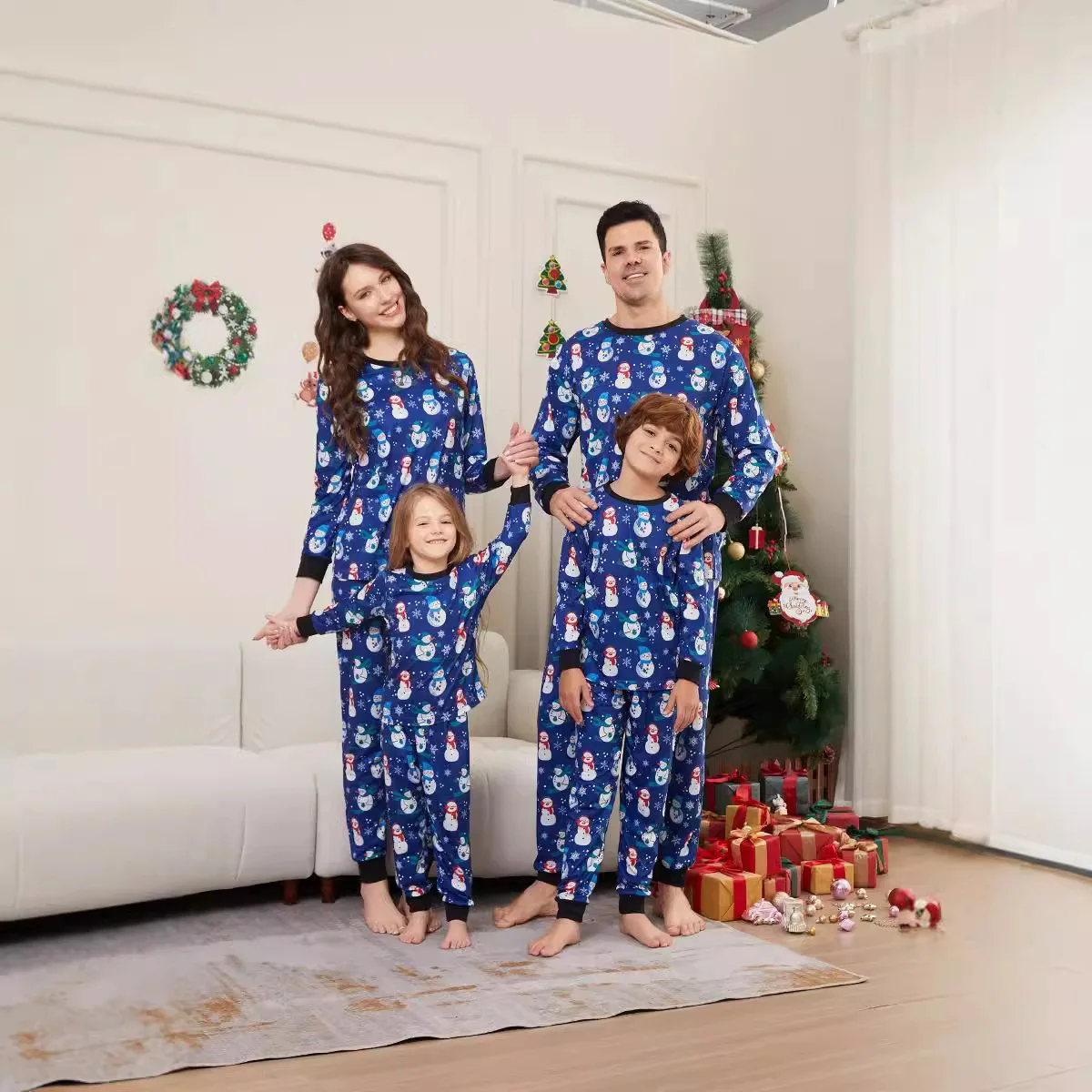 

New Christmas family pajamas set for three or four pets Christmas printed home wear