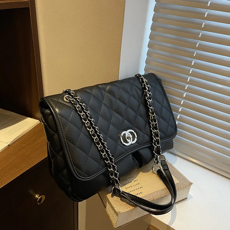 

Сумка через плечо со скульптурным ремнем на цепочке, женская трансформируемая сумка через плечо, текстурированная веганская кожаная сумка «день-ночь»